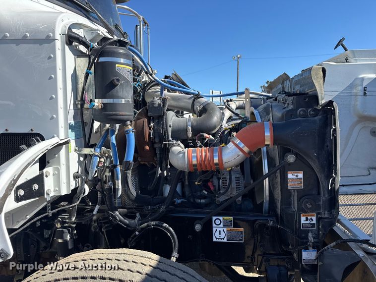 image for item EG2065 2019 Peterbilt 337 utility / service truck