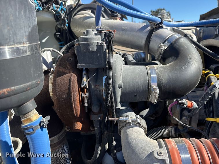 image for item EG2065 2019 Peterbilt 337 utility / service truck