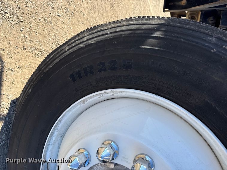 image for item EG2065 2019 Peterbilt 337 utility / service truck