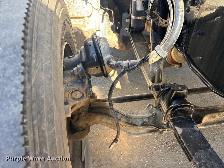 image for item EG2065 2019 Peterbilt 337 utility / service truck