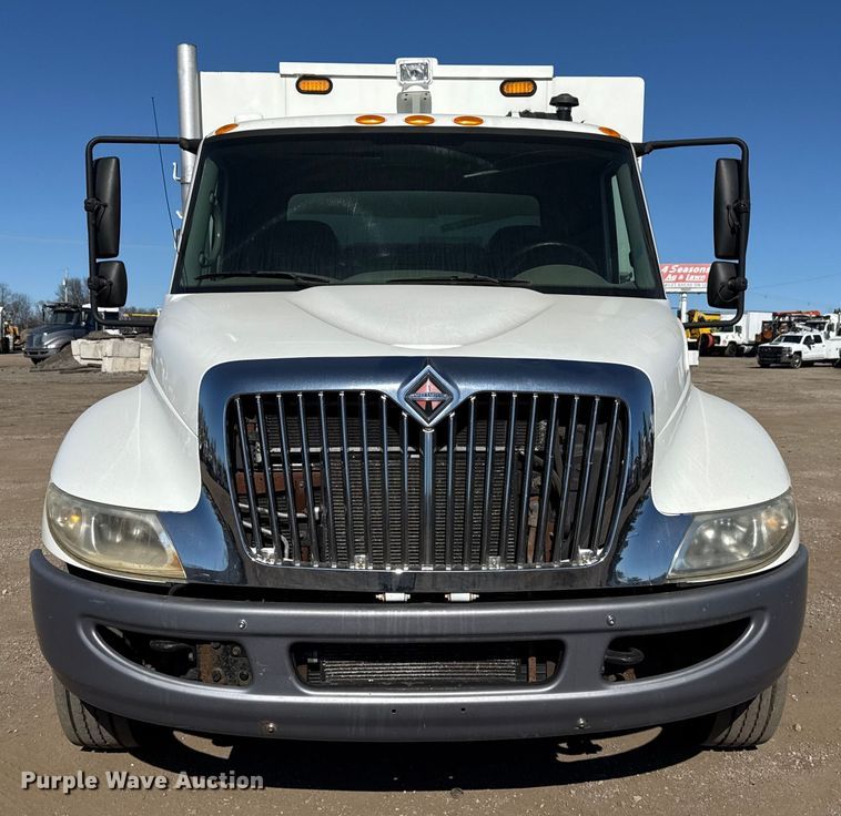 image for item EG2068 2010 International 4300 utility / service truck