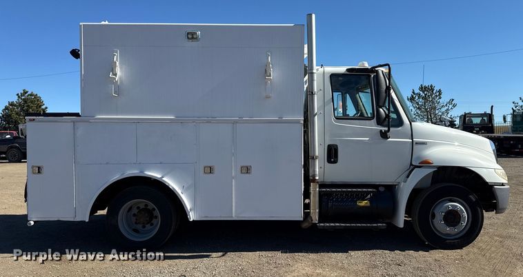 image for item EG2068 2010 International 4300 utility / service truck