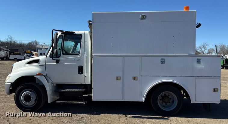 image for item EG2068 2010 International 4300 utility / service truck