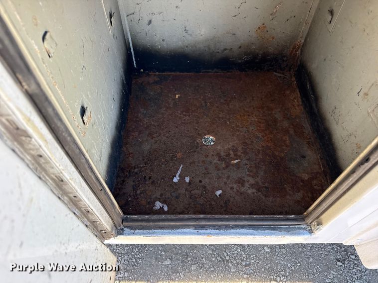 image for item EG2068 2010 International 4300 utility / service truck