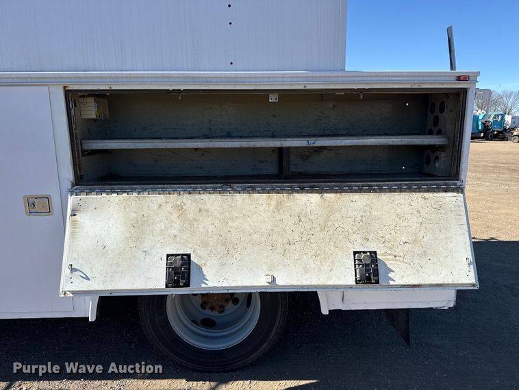 image for item EG2068 2010 International 4300 utility / service truck