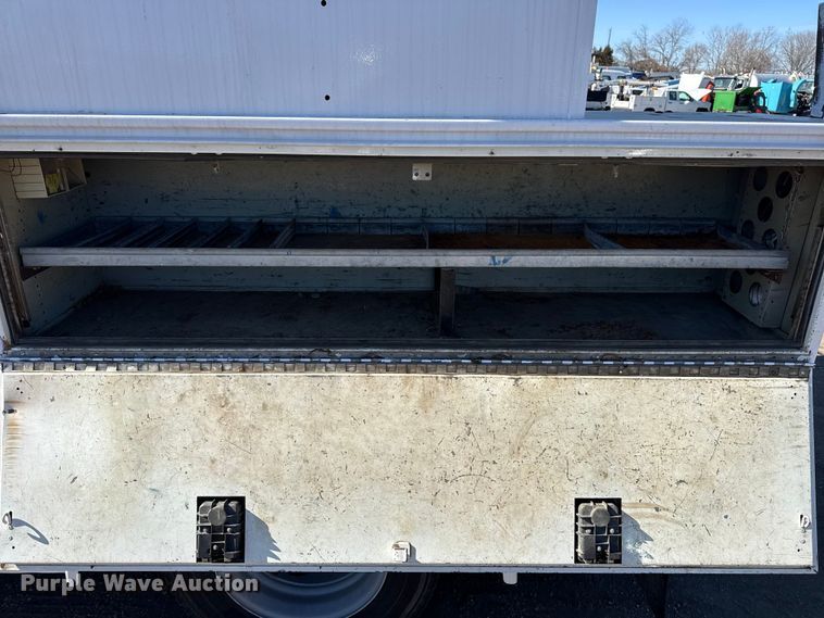 image for item EG2068 2010 International 4300 utility / service truck