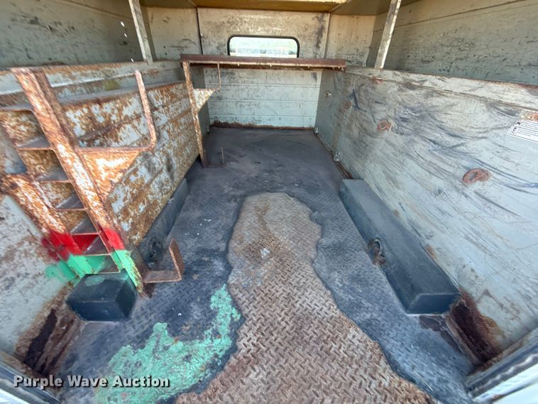 image for item EG2068 2010 International 4300 utility / service truck