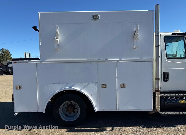 image for item EG2068 2010 International 4300 utility / service truck