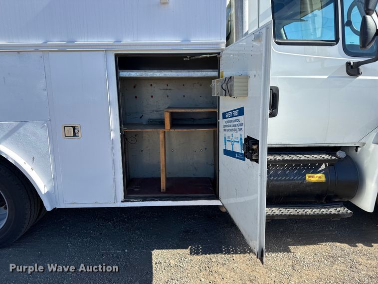 image for item EG2068 2010 International 4300 utility / service truck