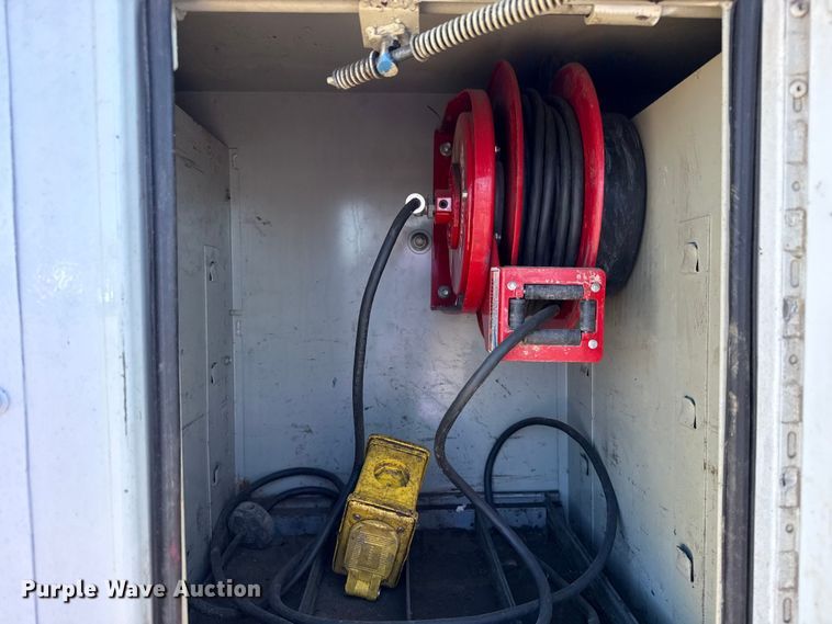 image for item EG2068 2010 International 4300 utility / service truck