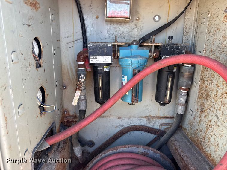 image for item EG2068 2010 International 4300 utility / service truck