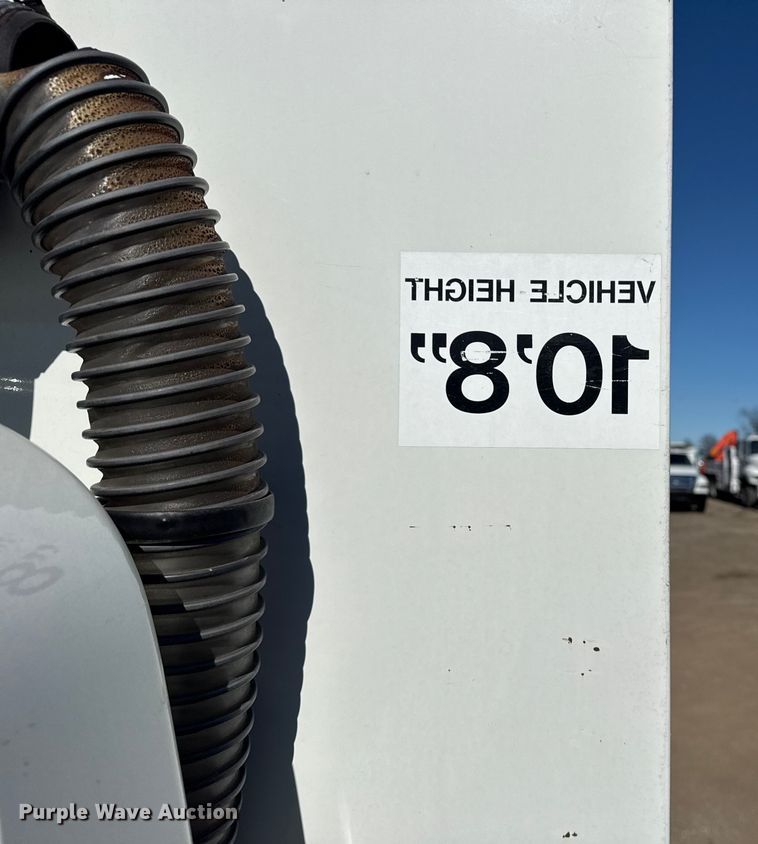 image for item EG2068 2010 International 4300 utility / service truck