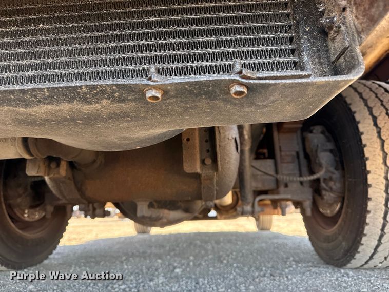 image for item EG2068 2010 International 4300 utility / service truck