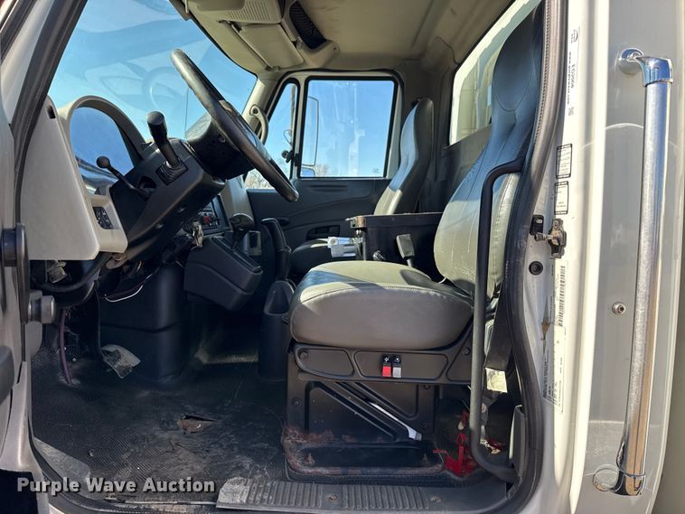 image for item EG2068 2010 International 4300 utility / service truck