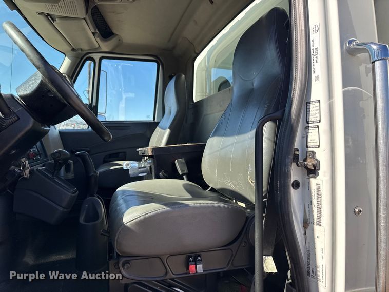 image for item EG2068 2010 International 4300 utility / service truck