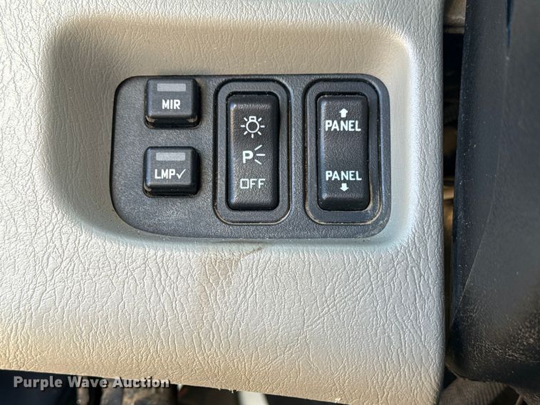 image for item EG2068 2010 International 4300 utility / service truck