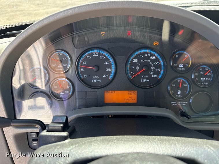 image for item EG2068 2010 International 4300 utility / service truck