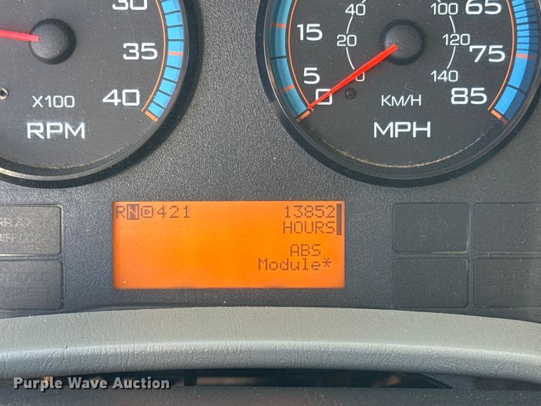 image for item EG2068 2010 International 4300 utility / service truck