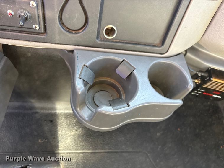 image for item EG2068 2010 International 4300 utility / service truck