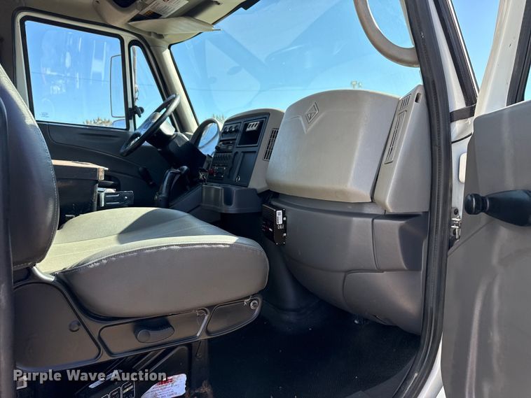 image for item EG2068 2010 International 4300 utility / service truck