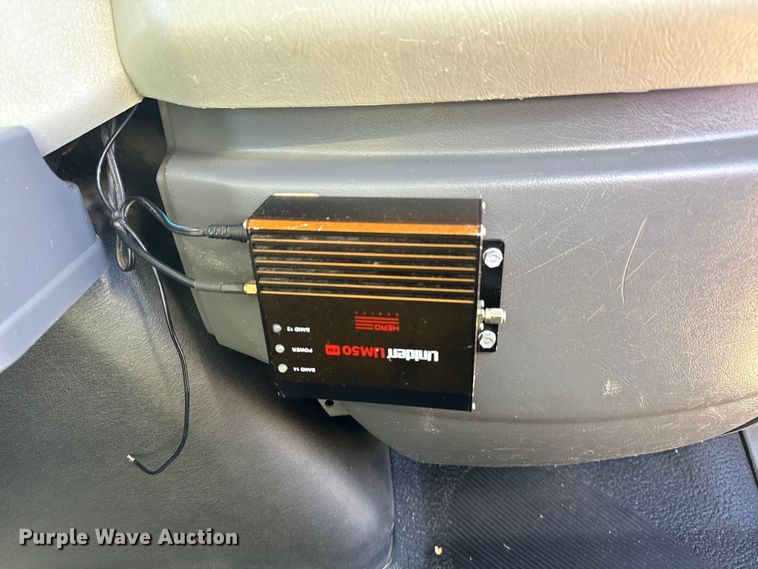 image for item EG2068 2010 International 4300 utility / service truck