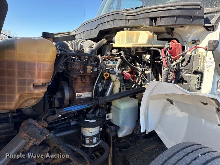 image for item EG2068 2010 International 4300 utility / service truck