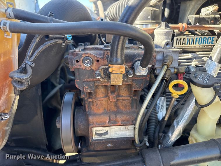 image for item EG2068 2010 International 4300 utility / service truck