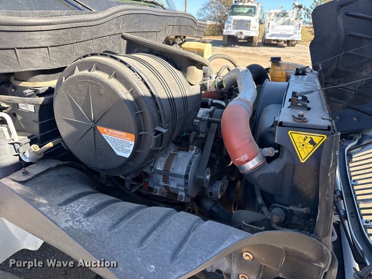 image for item EG2068 2010 International 4300 utility / service truck