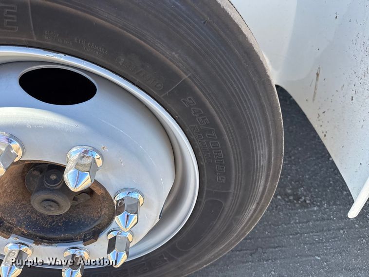 image for item EG2068 2010 International 4300 utility / service truck