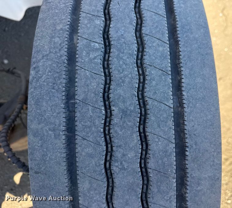 image for item EG2068 2010 International 4300 utility / service truck