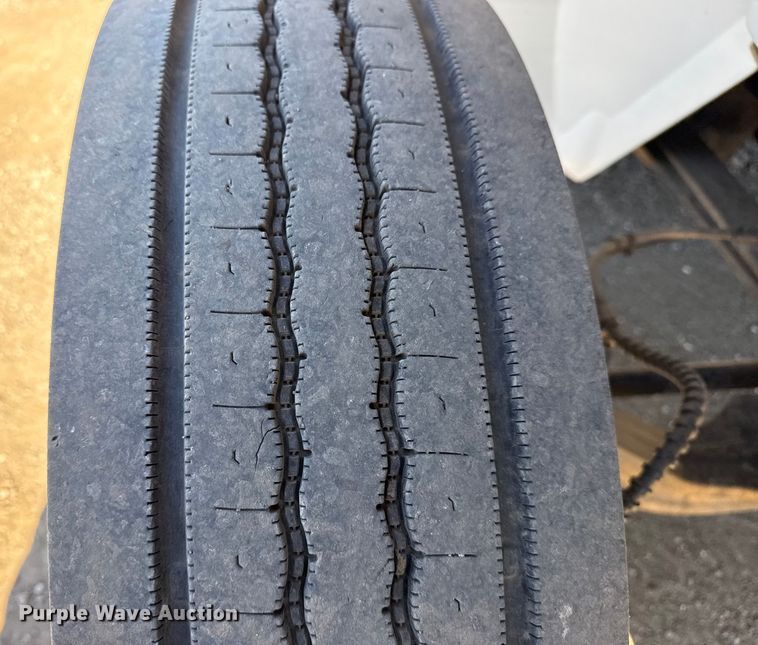 image for item EG2068 2010 International 4300 utility / service truck