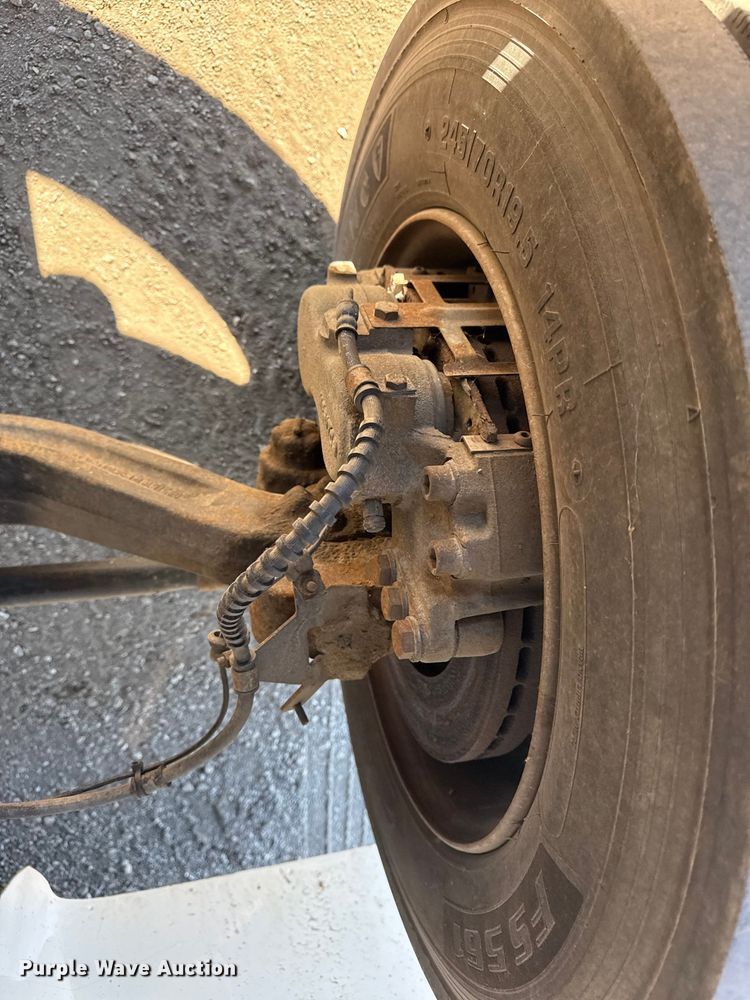 image for item EG2068 2010 International 4300 utility / service truck