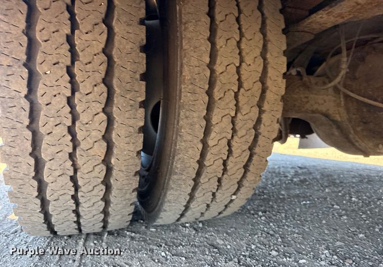 image for item EG2068 2010 International 4300 utility / service truck