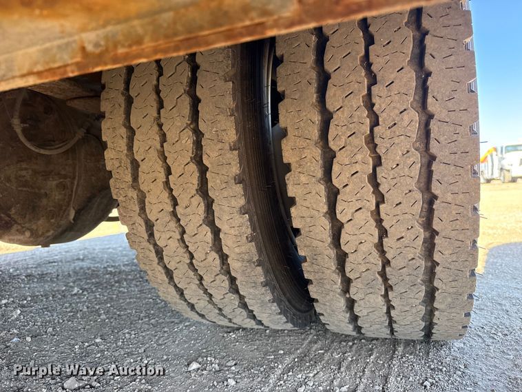 image for item EG2068 2010 International 4300 utility / service truck