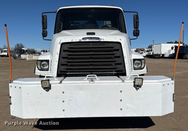 image for item EG2069 2016 Freightliner 114SD crane truck