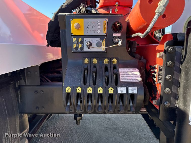 image for item EG2069 2016 Freightliner 114SD crane truck