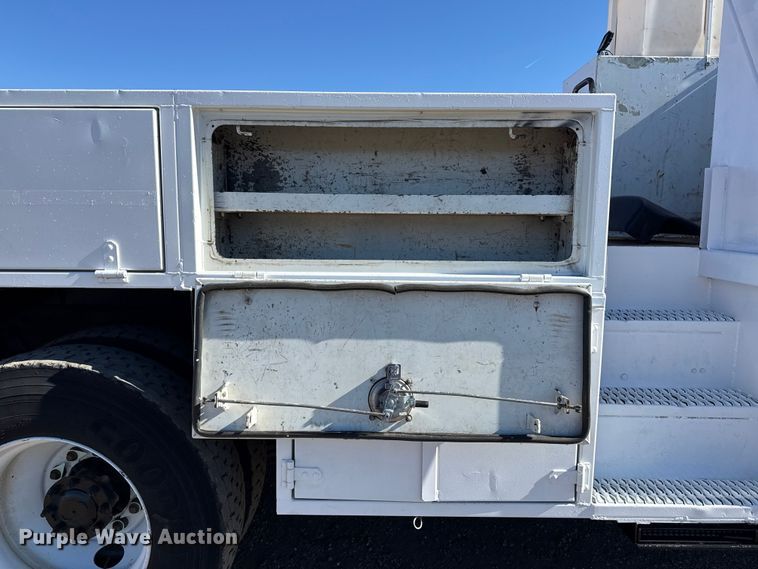 image for item EG2069 2016 Freightliner 114SD crane truck