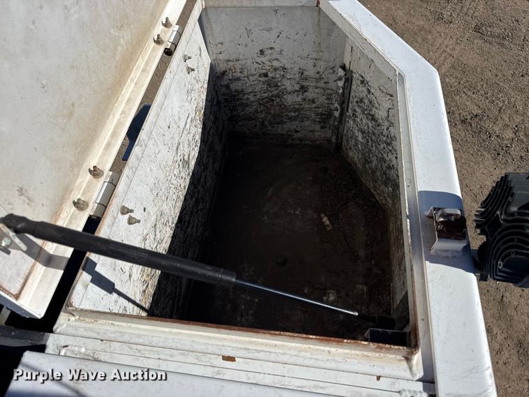 image for item EG2069 2016 Freightliner 114SD crane truck