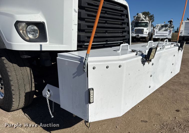 image for item EG2069 2016 Freightliner 114SD crane truck