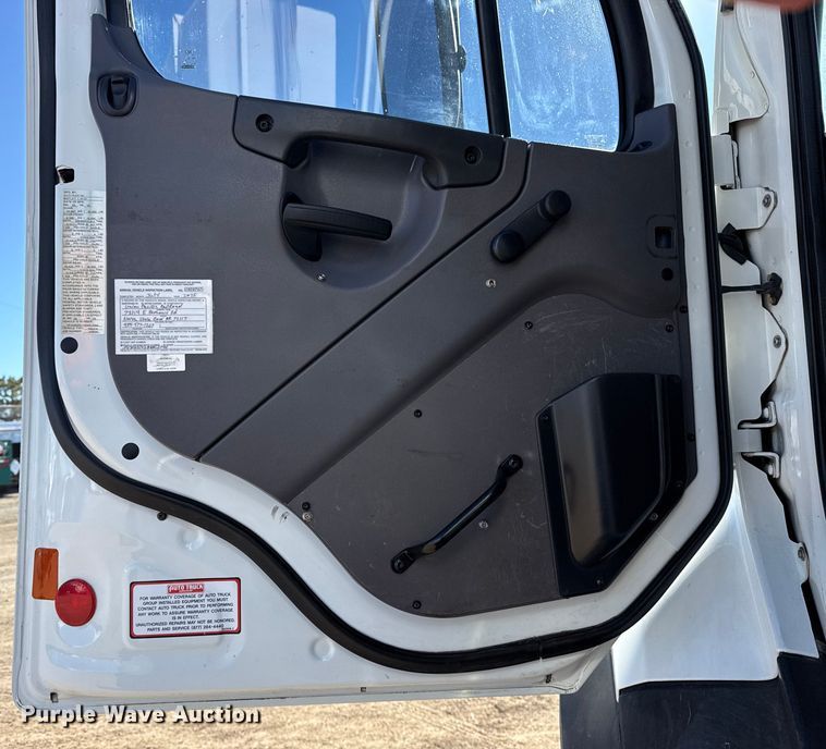 image for item EG2069 2016 Freightliner 114SD crane truck