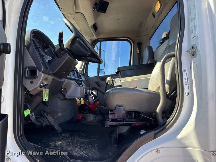 image for item EG2069 2016 Freightliner 114SD crane truck