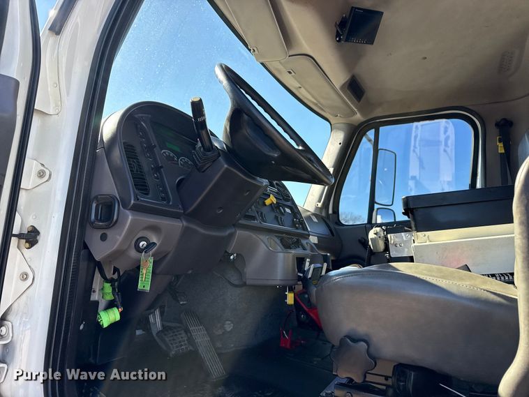 image for item EG2069 2016 Freightliner 114SD crane truck