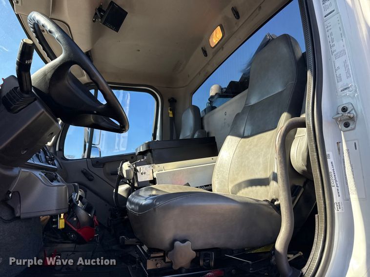 image for item EG2069 2016 Freightliner 114SD crane truck