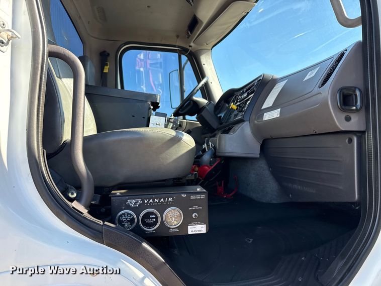 image for item EG2069 2016 Freightliner 114SD crane truck