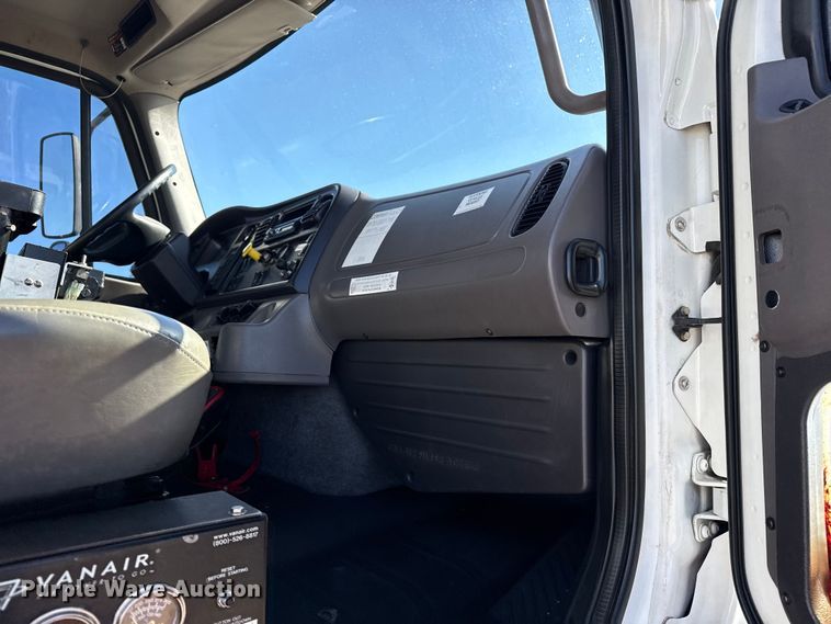 image for item EG2069 2016 Freightliner 114SD crane truck