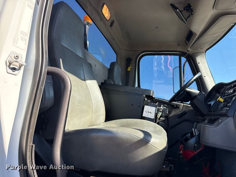 image for item EG2069 2016 Freightliner 114SD crane truck