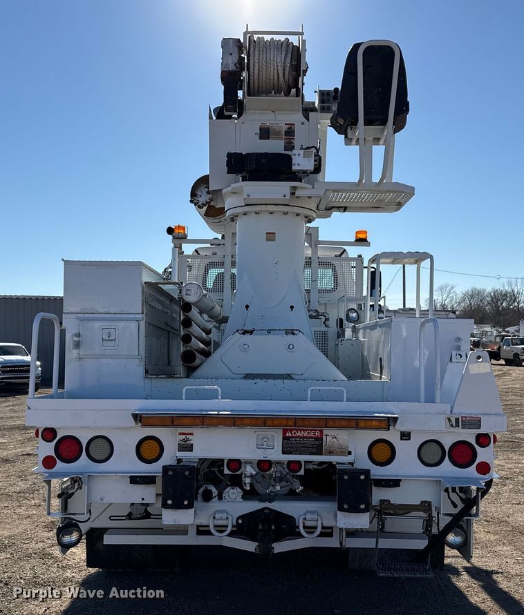 image for item EG2070 2007 Freightliner Business Class M2 digger derrick truck