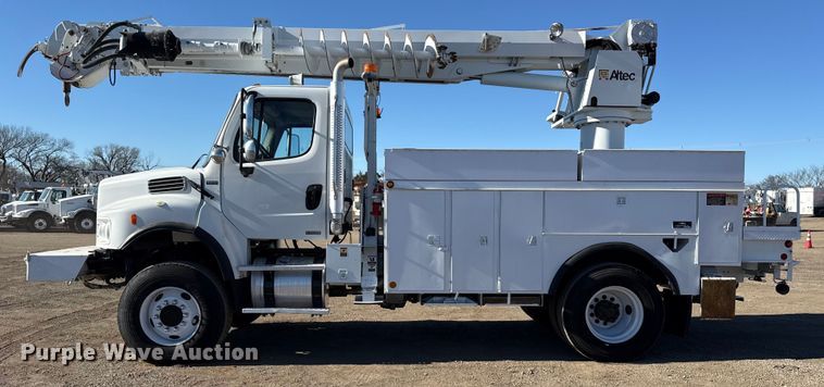 image for item EG2070 2007 Freightliner Business Class M2 digger derrick truck