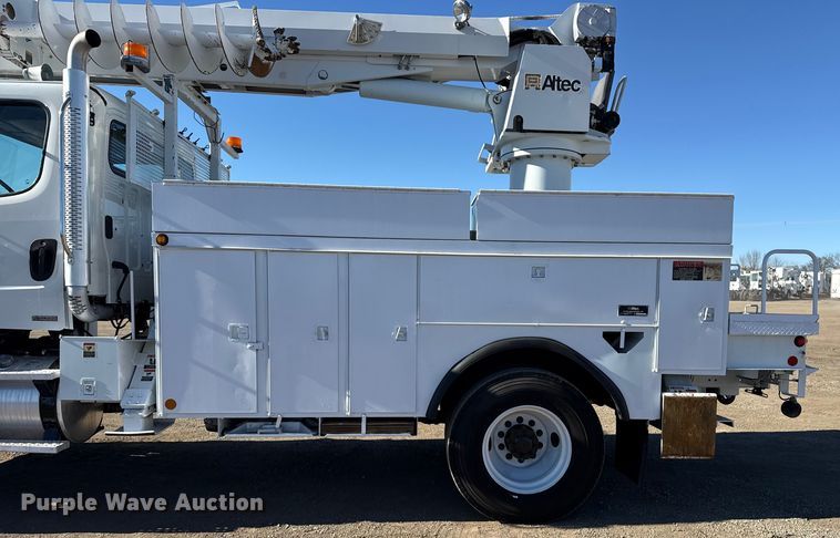 image for item EG2070 2007 Freightliner Business Class M2 digger derrick truck