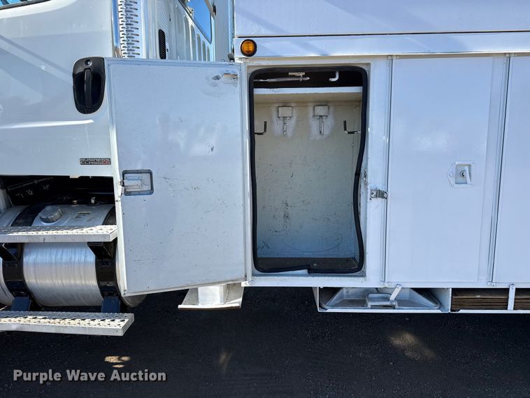 image for item EG2070 2007 Freightliner Business Class M2 digger derrick truck